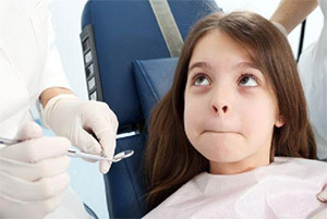 young girl afraid of the dentist
